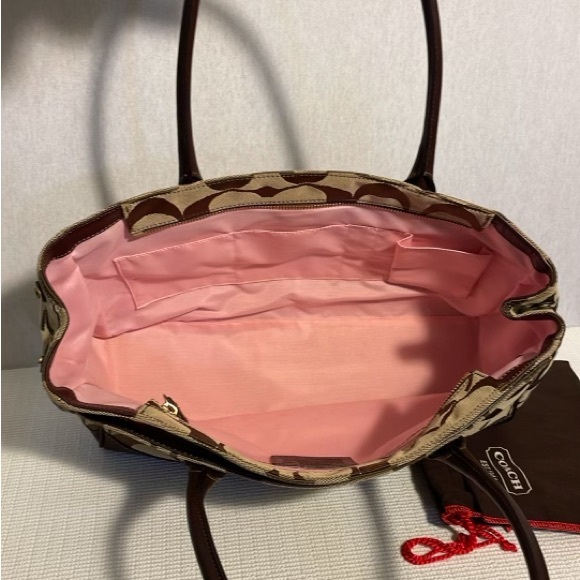 Coach authentic Madeline large tote bag. - Picture 6 of 14